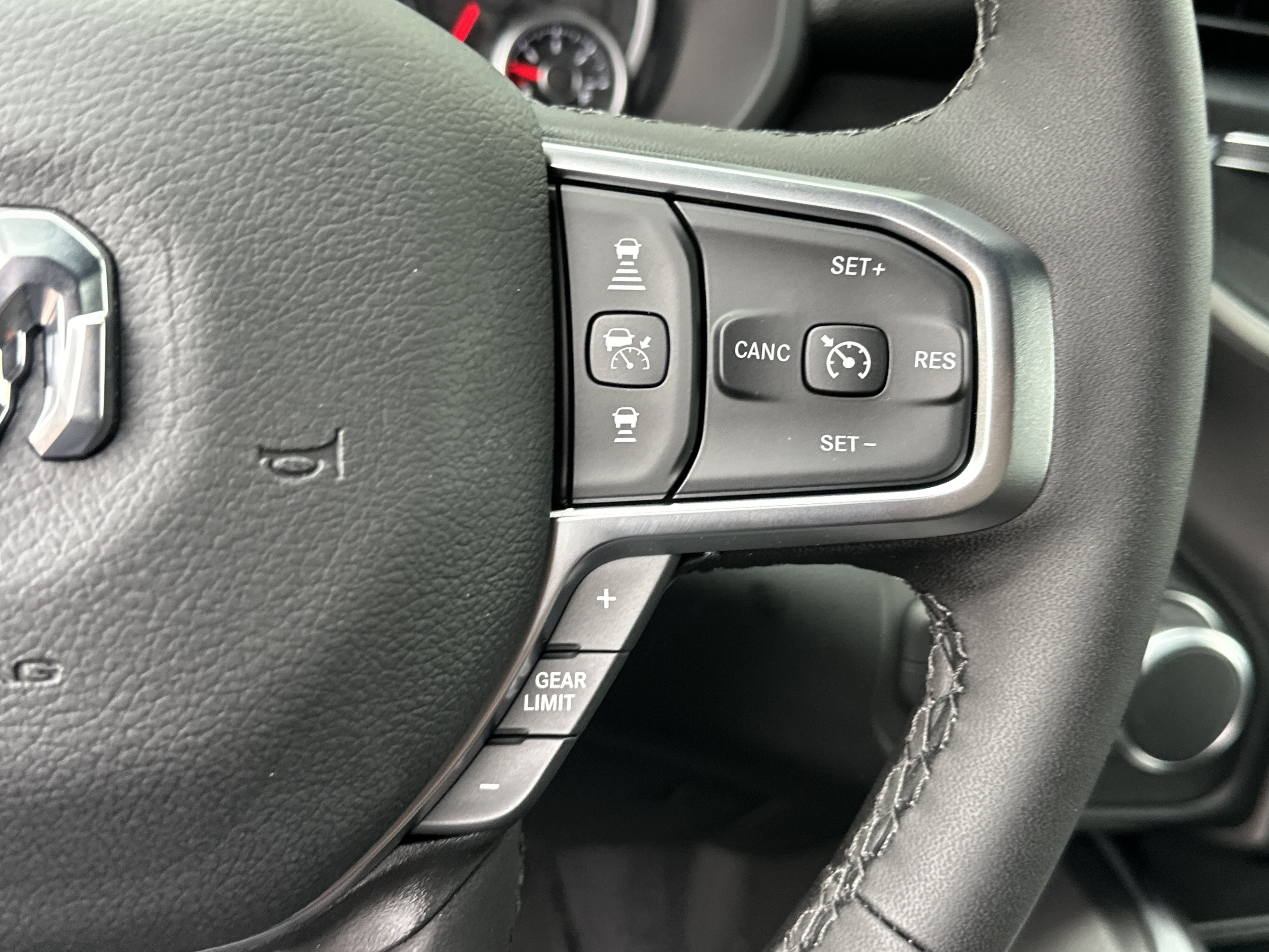 Used 2026 RAM 1500 4x4 Crew Cab image 9