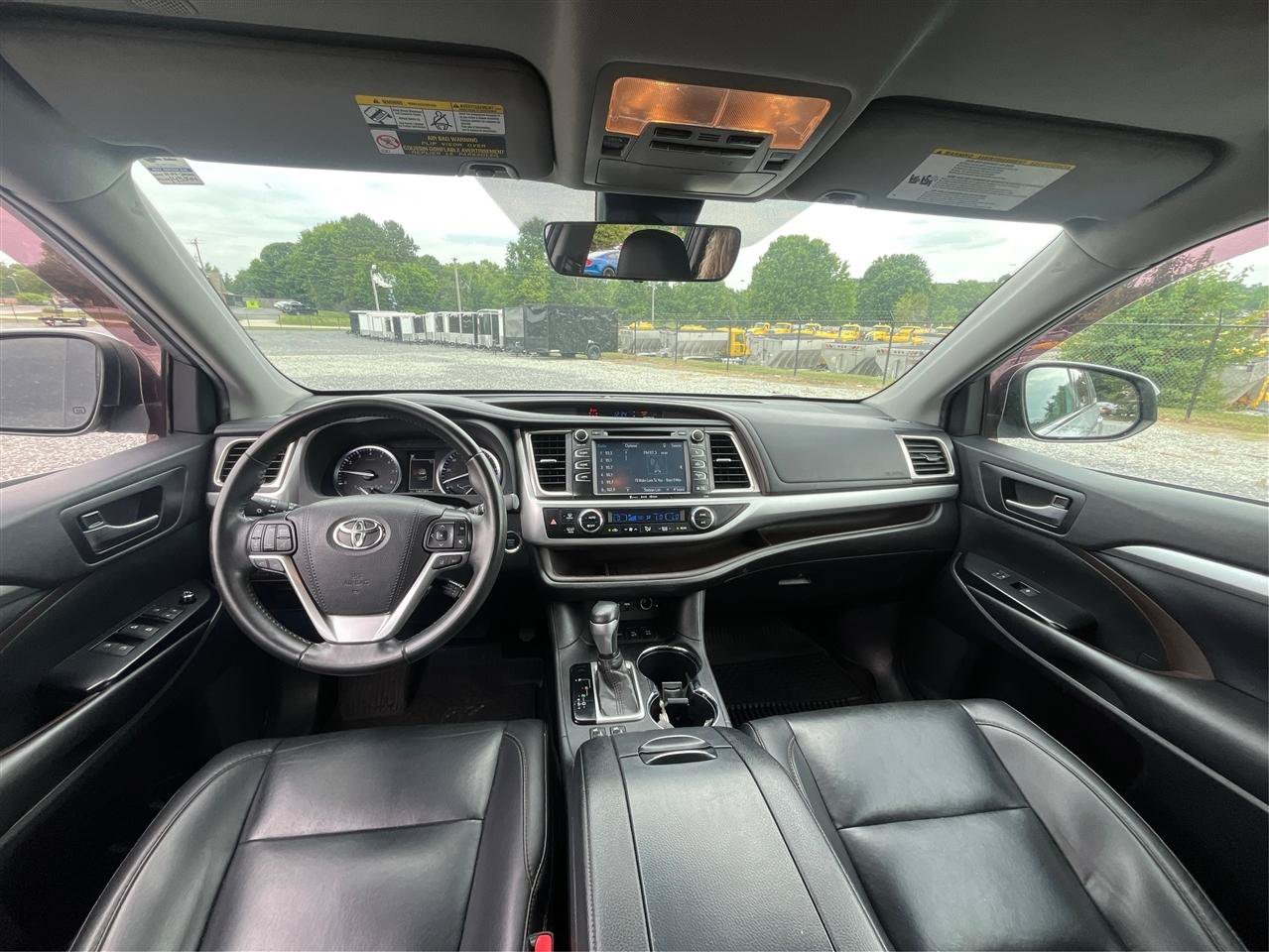 Used 2019 Toyota Highlander XLE AWD/4WD image 23