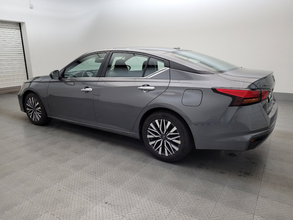 Used 2025 Nissan Altima 2.5 SV FWD image 3