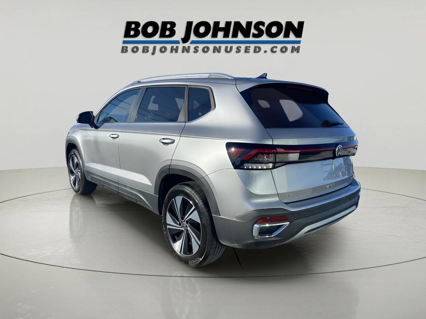 Used 2025 Volkswagen Taos SE w/ Panoramic Sunroof Package image 5