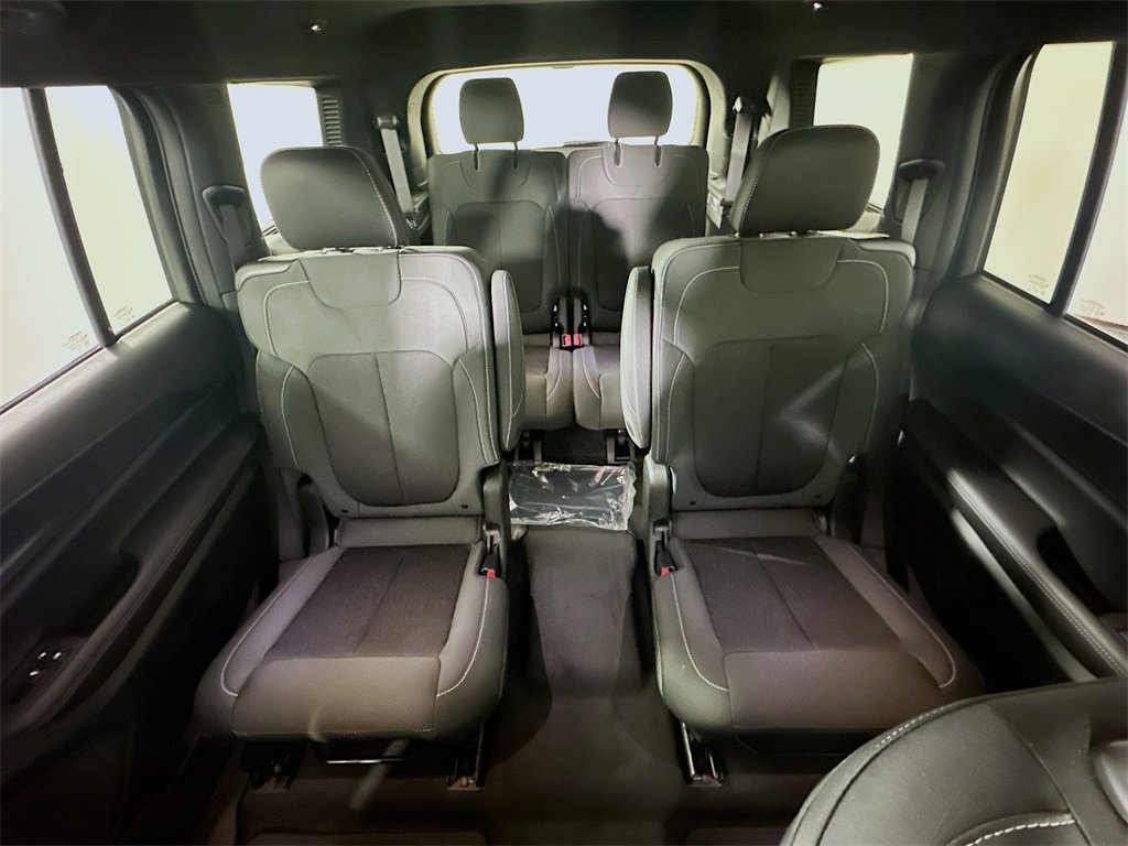 New 2026 Jeep Grand Cherokee L Laredo image 10