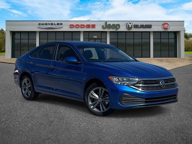 Used 2024 Volkswagen Jetta SE image 2