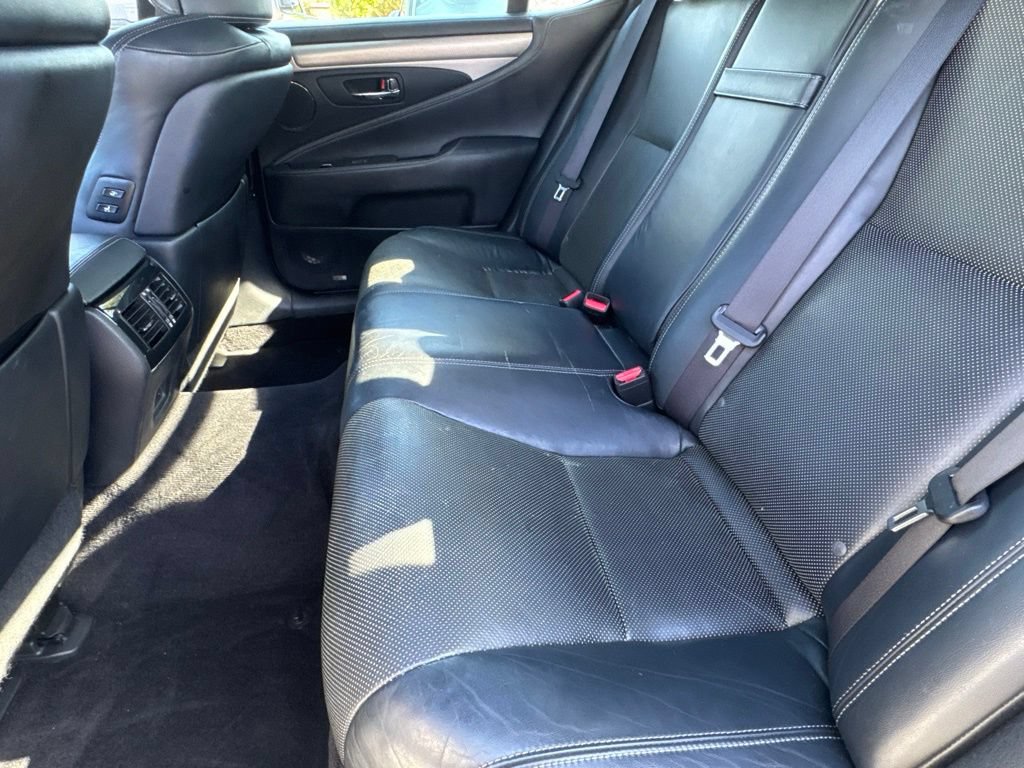 Used 2013 Lexus LS 460 w/ F-Sport Pkg RWD image 31