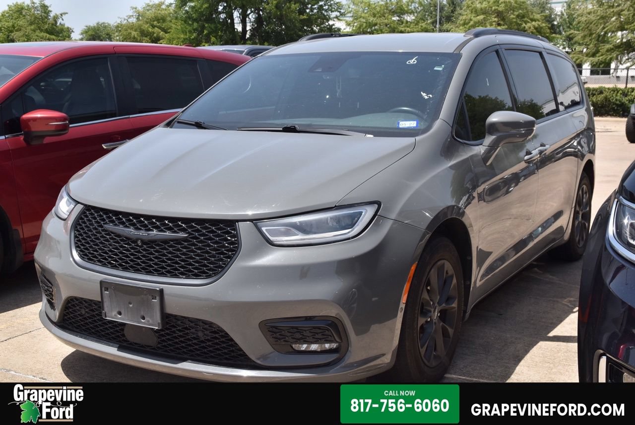 Used 2021 Chrysler Pacifica Touring-L w/ Uconnect Theater Family Group FWD video 1