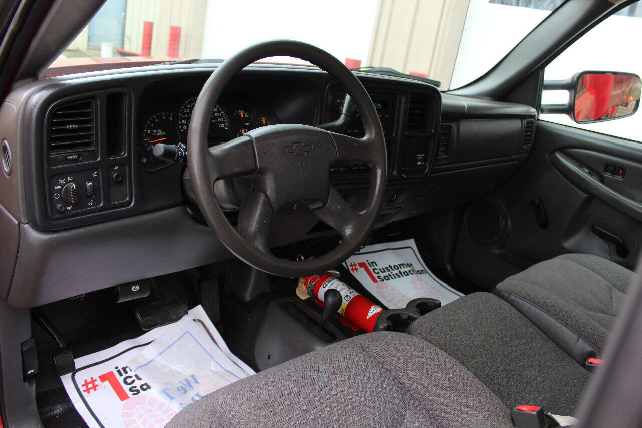 Used 2005 Chevrolet Silverado 3500 4x4 Regular Cab image 13