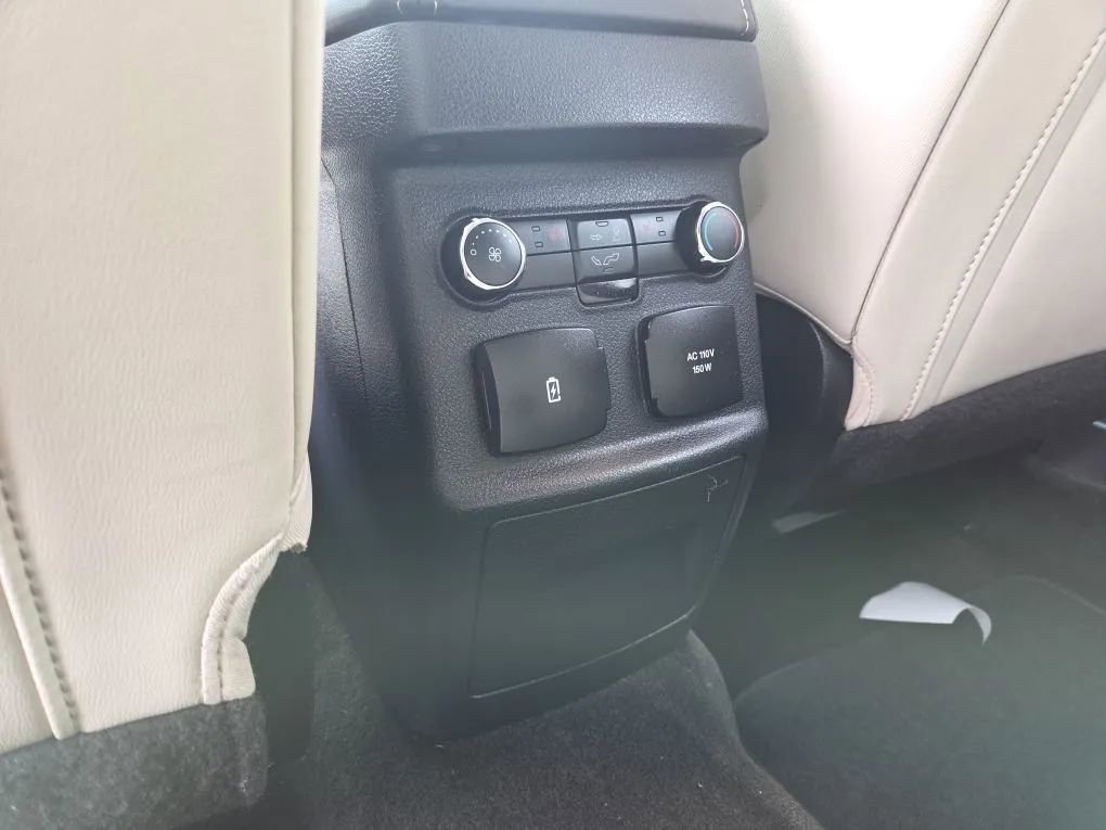 Used 2016 Ford Explorer Platinum image 22