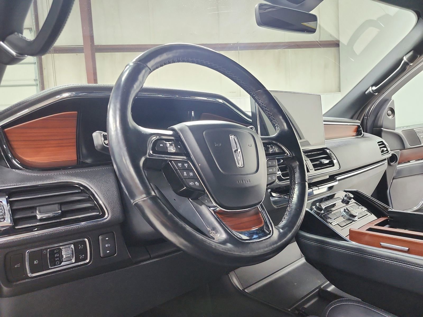 Used 2023 Lincoln Navigator Reserve image 18