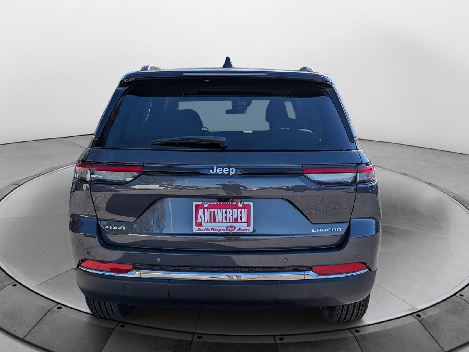 New 2025 Jeep Grand Cherokee Laredo X w/ Luxury Tech Group I AWD/4WD image 4