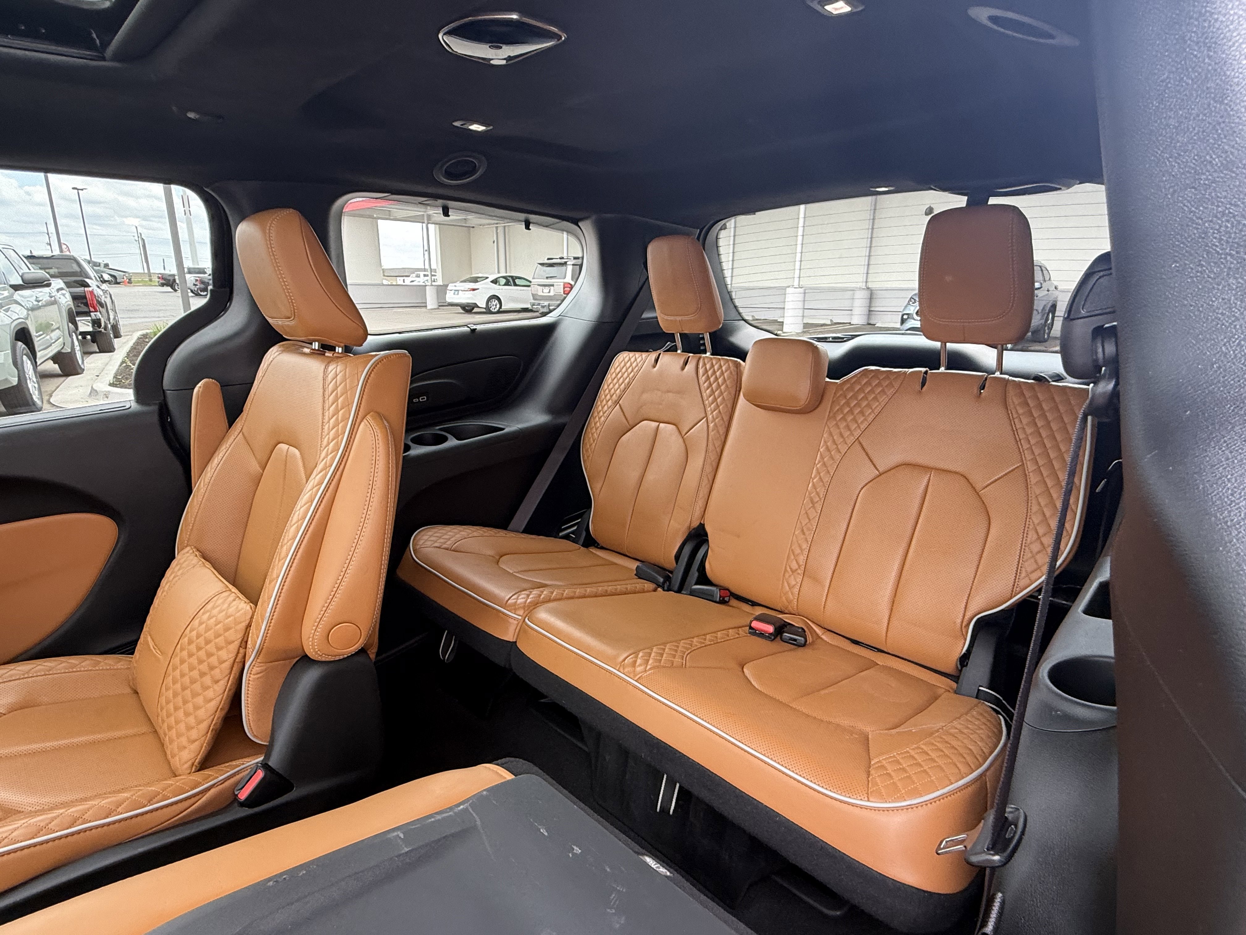 Used 2023 Chrysler Pacifica Pinnacle image 8
