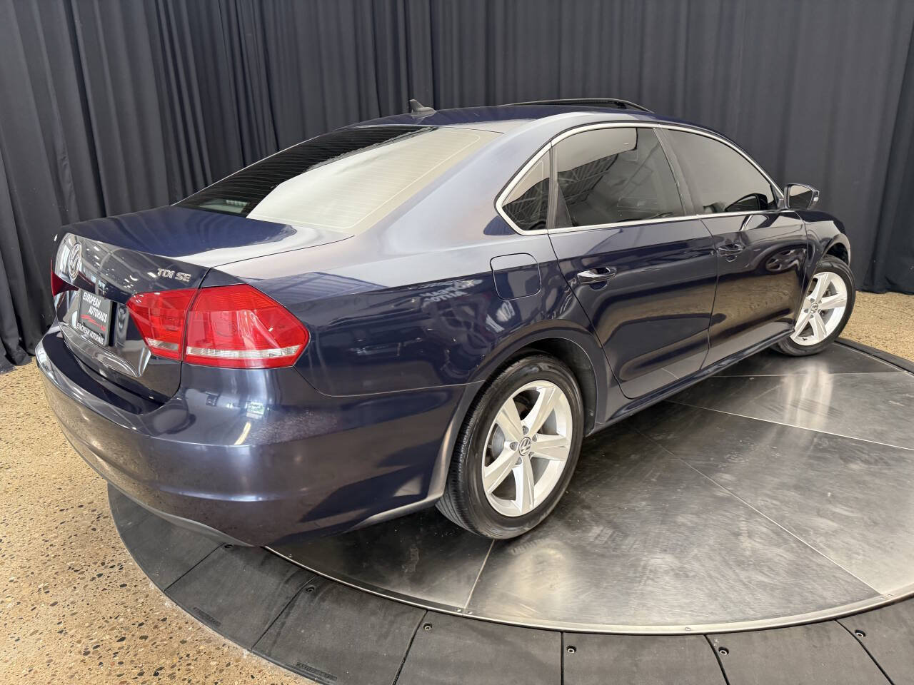 Used 2013 Volkswagen Passat TDI SE FWD image 9