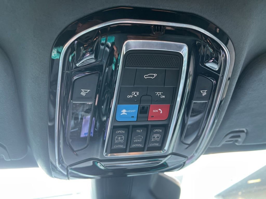 Used 2022 Jeep Grand Wagoneer Series III w/ Flexible Seating Group image 51