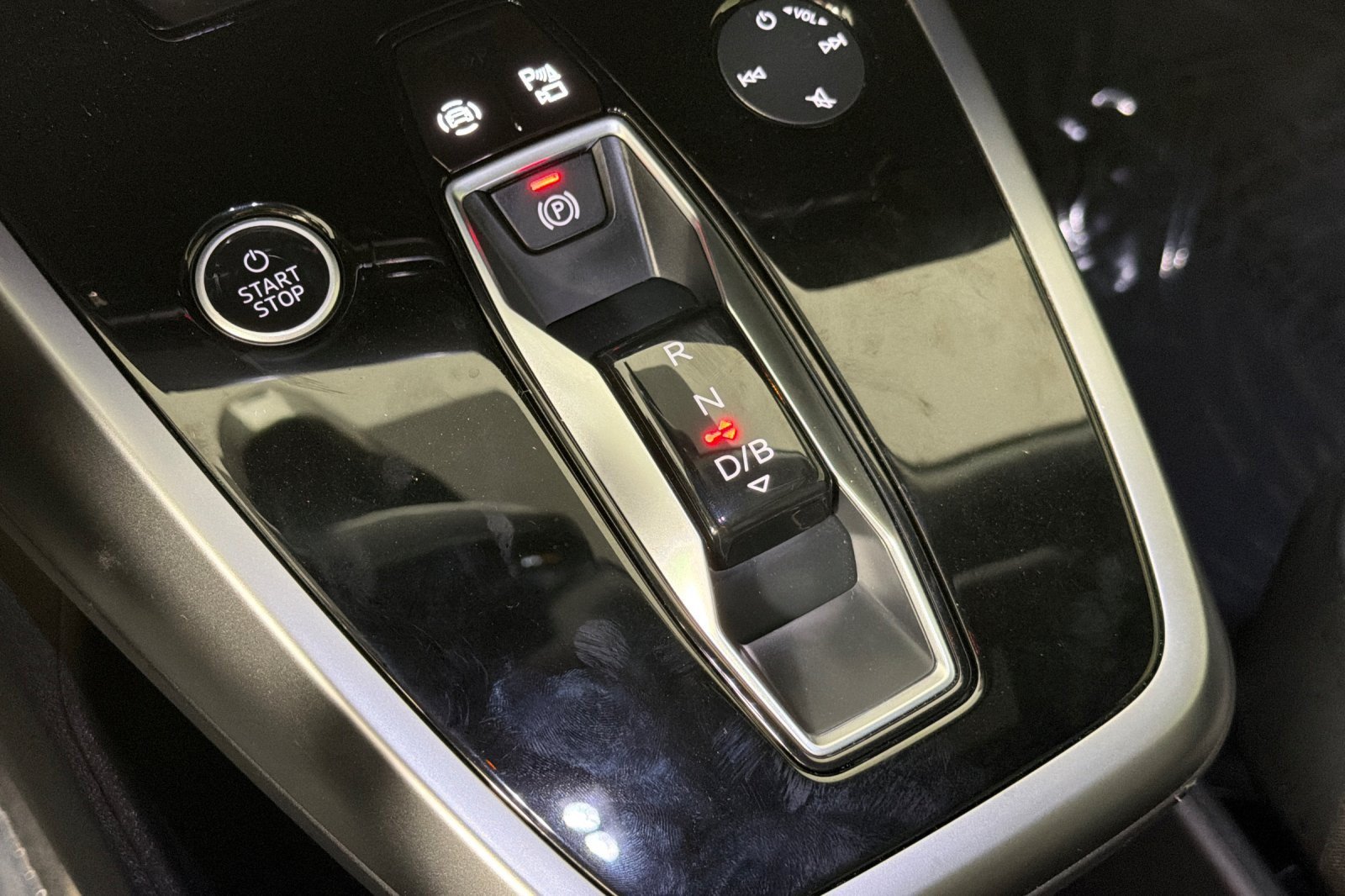Certified 2023 Audi Q4 e-tron Premium Plus w/ Premium Plus RWD image 21
