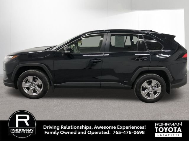 Used 2023 Toyota RAV4 LE AWD/4WD image 3