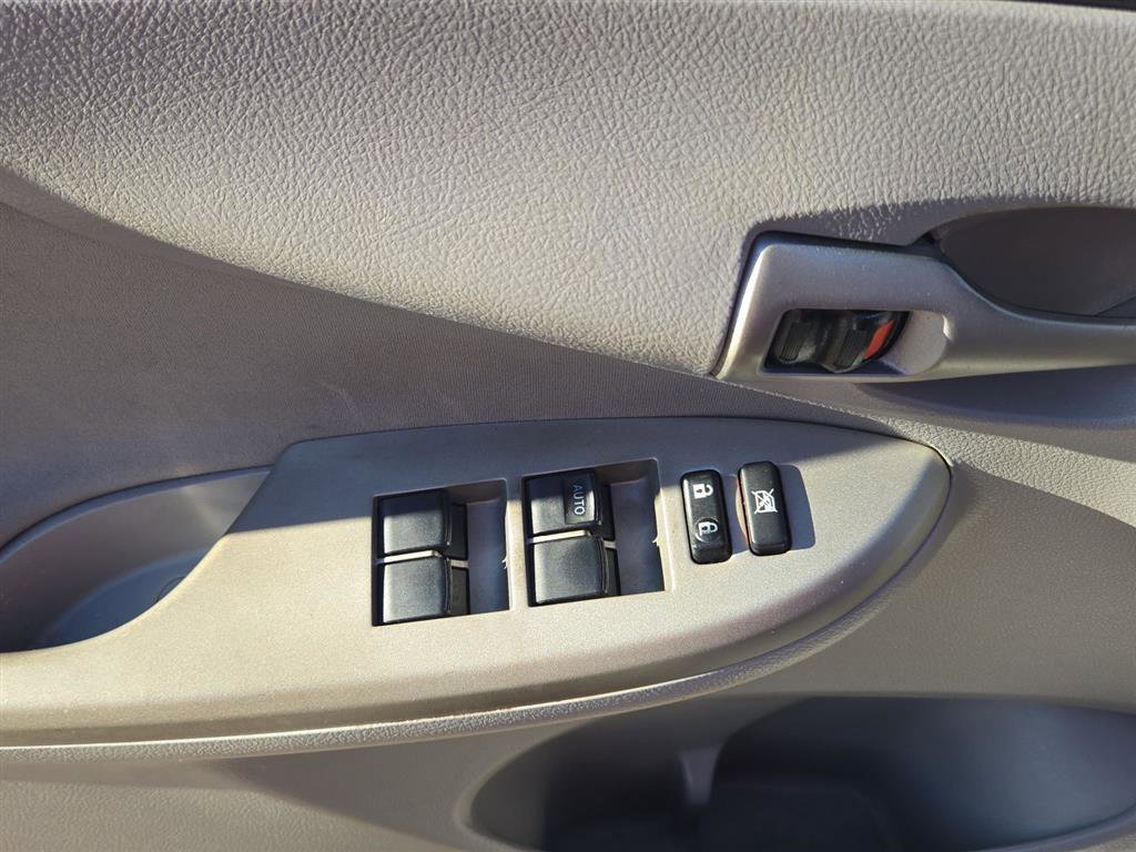 Used 2013 Toyota Corolla LE FWD image 15