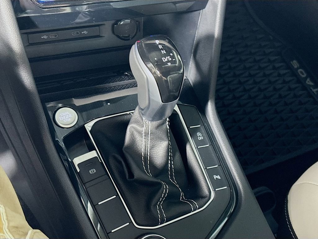 New 2025 Volkswagen Taos SE image 17