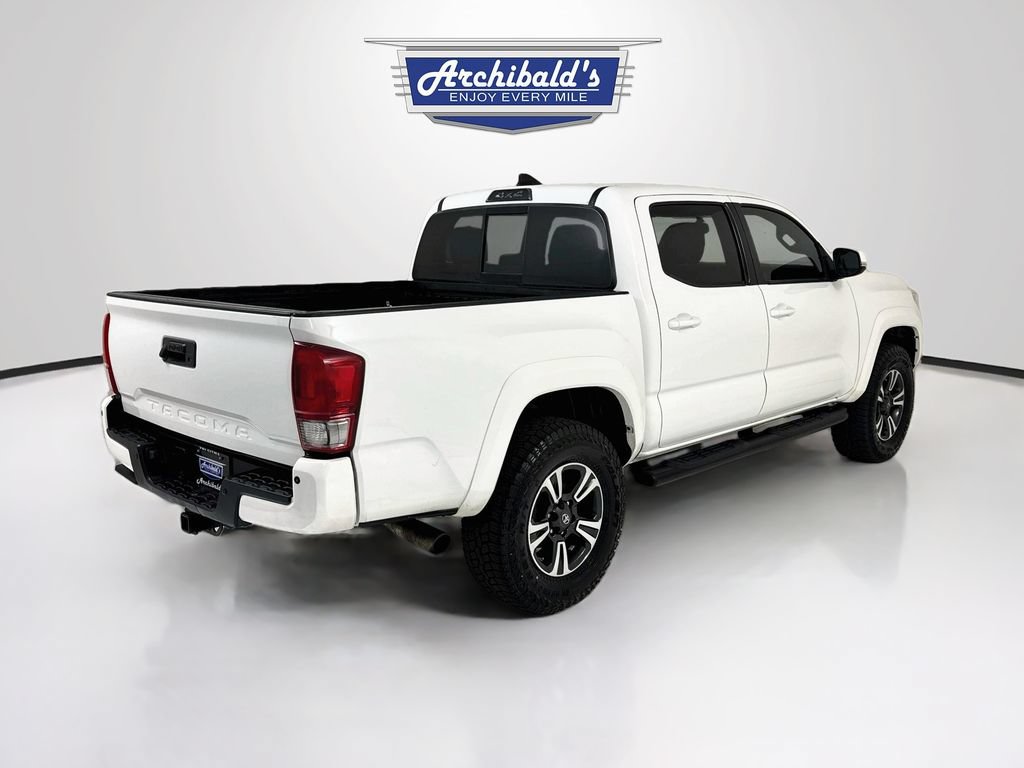 Used 2017 Toyota Tacoma TRD Sport AWD/4WD image 8