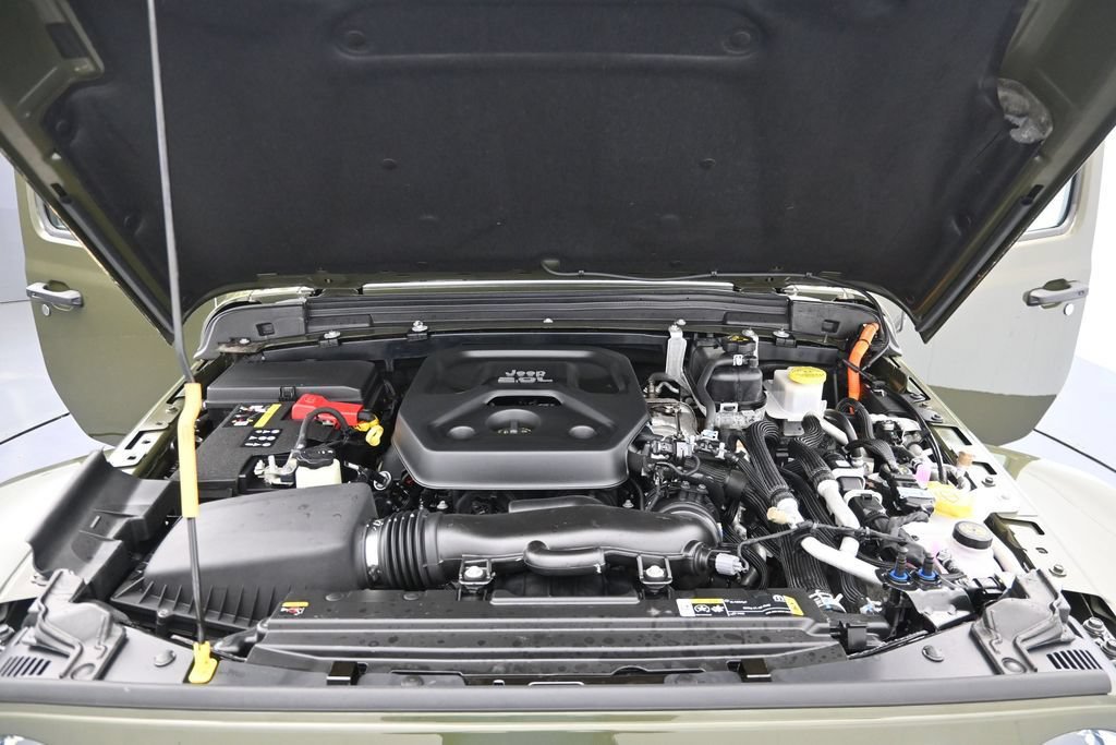 Used 2023 Jeep Wrangler Unlimited Sahara w/ Cold Weather Group AWD/4WD image 16