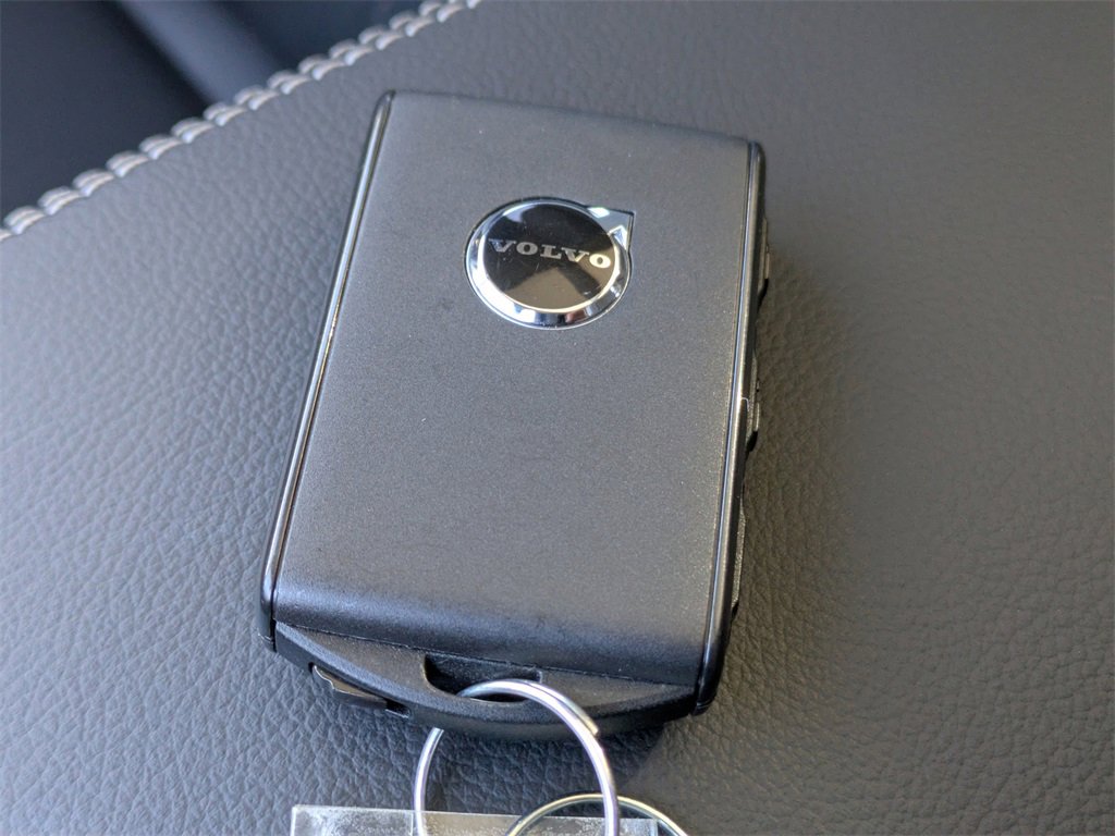 Used 2026 Volvo XC40 B4 Core image 41