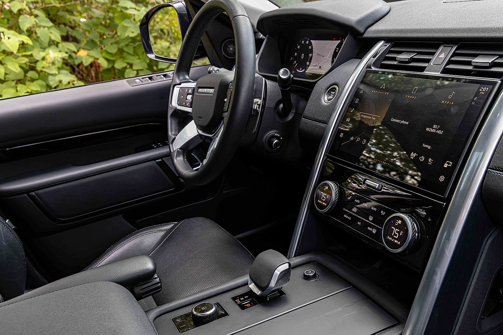 Used 2024 Land Rover Discovery S image 27