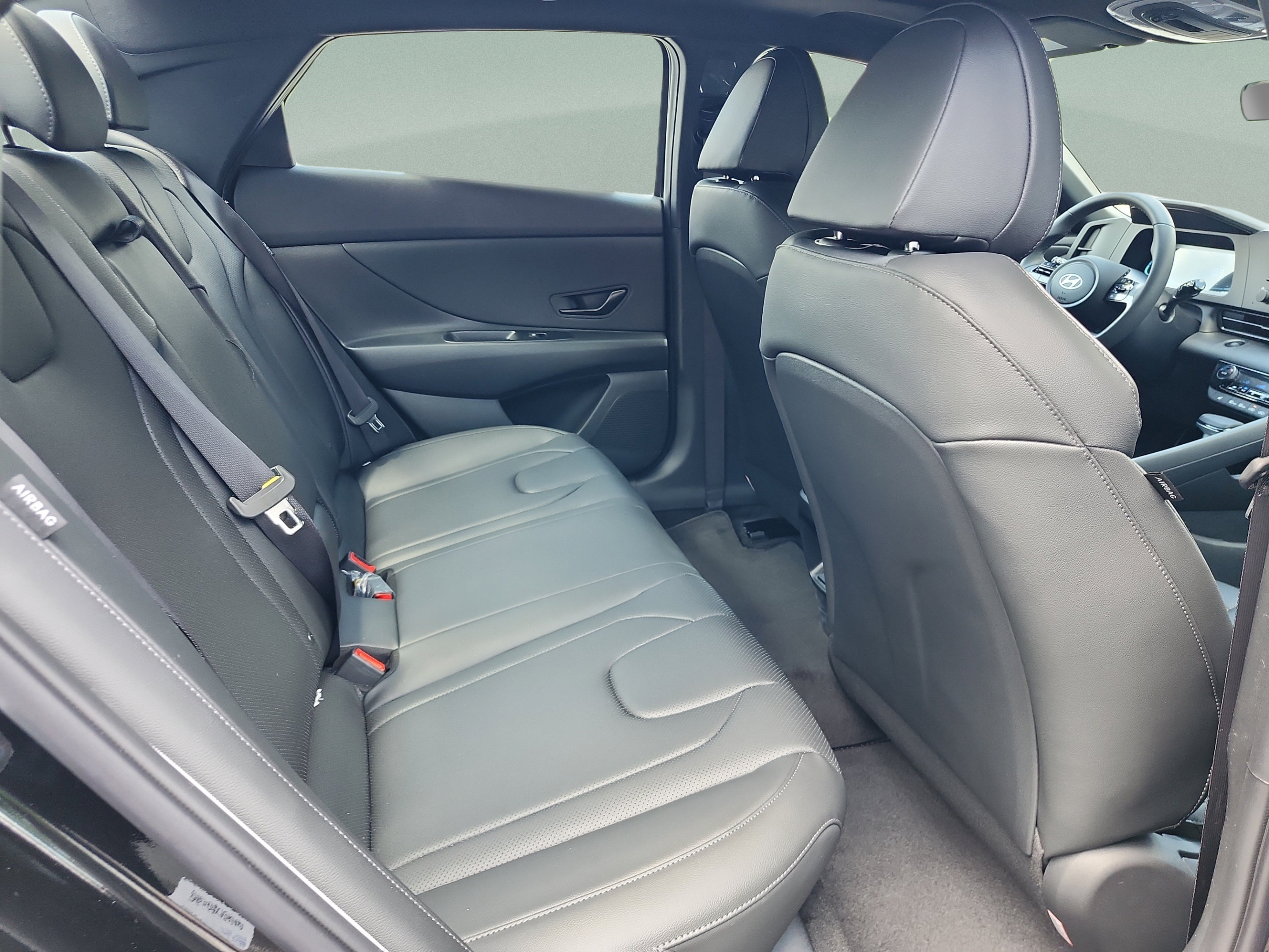 New 2026 Hyundai Elantra SEL Sport FWD image 17