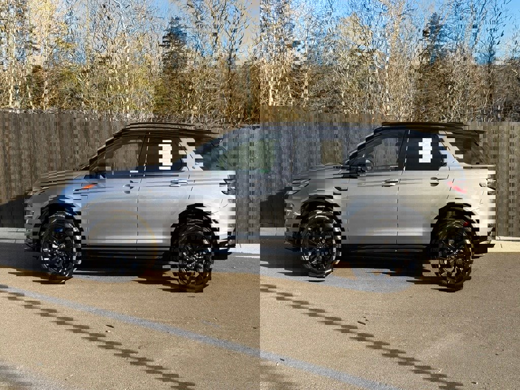 Certified 2025 Land Rover Discovery Sport Dynamic SE image 2