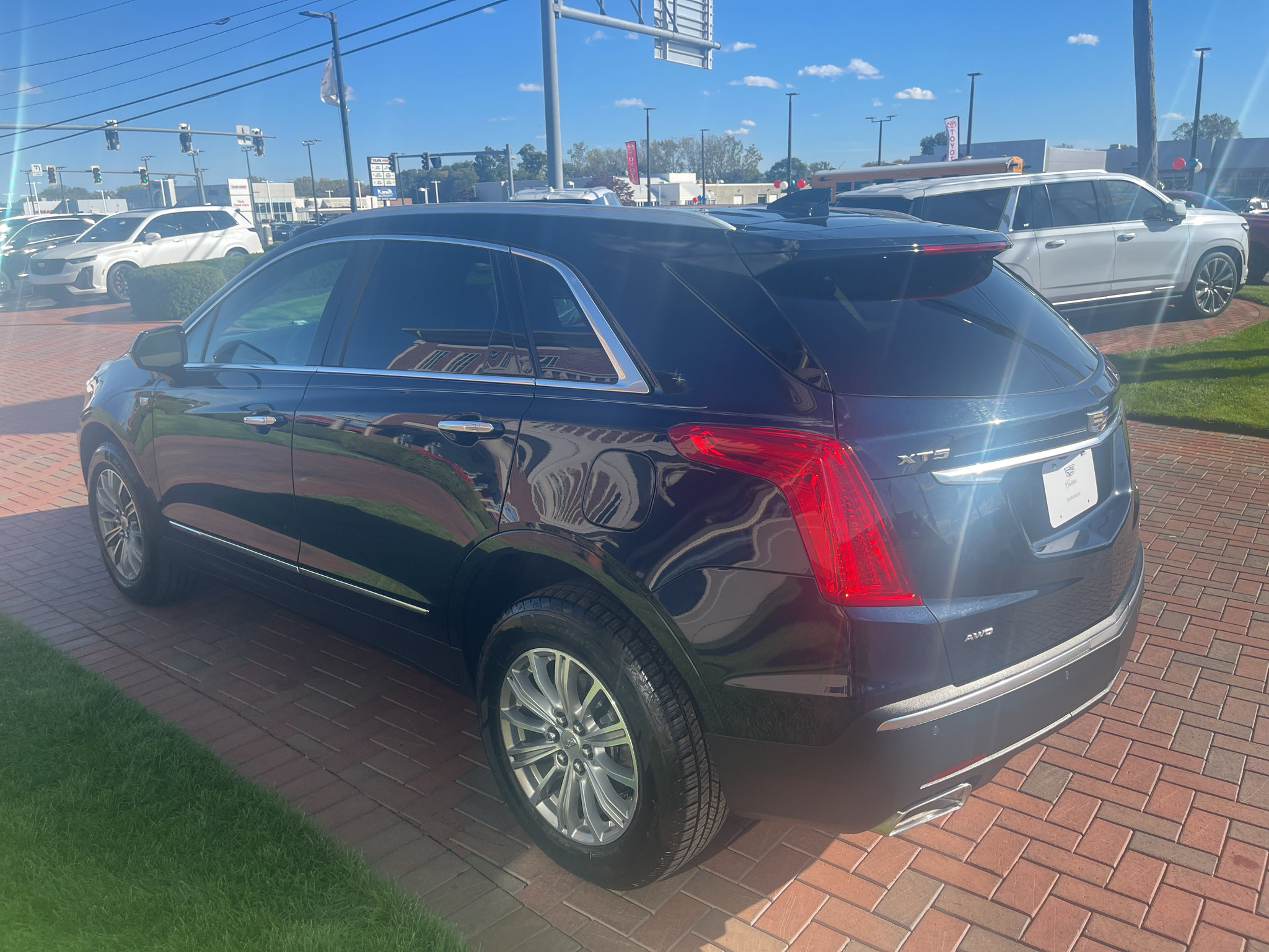 Used 2017 Cadillac XT5 Luxury w/ Driver Awareness Package AWD/4WD image 10