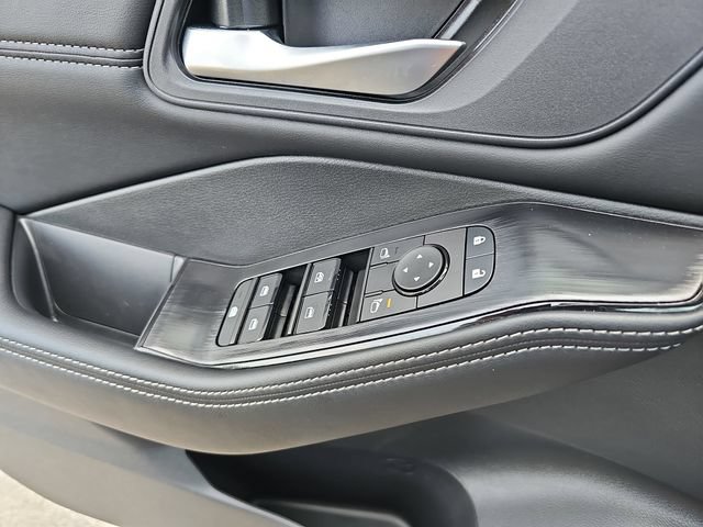 Used 2026 Nissan Rogue Dark Armor AWD/4WD image 32
