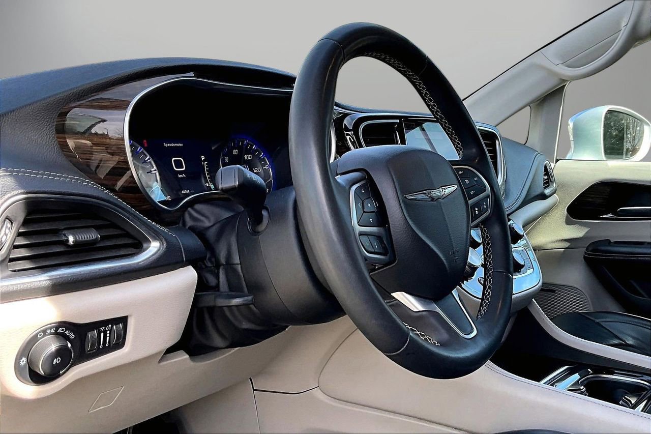Certified 2022 Chrysler Pacifica Limited image 20