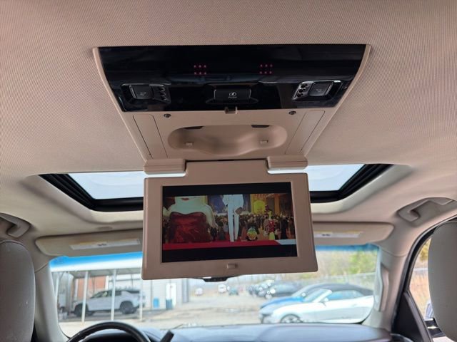 Used 2018 Chevrolet Suburban Premier image 27