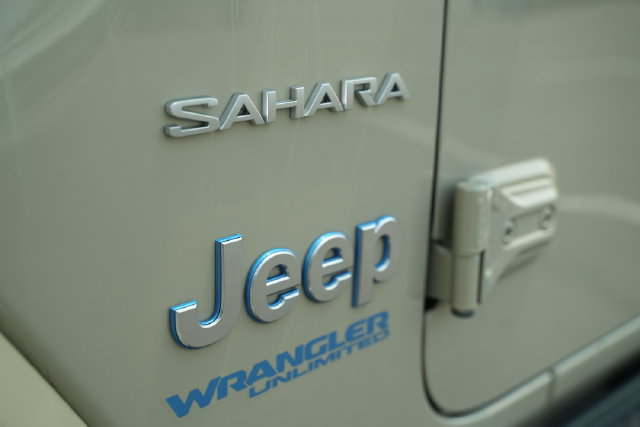 Used 2022 Jeep Wrangler Unlimited Sahara AWD/4WD image 36