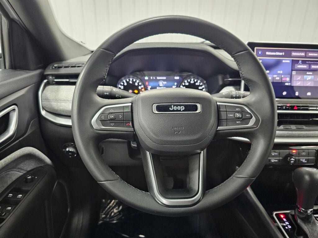 Used 2024 Jeep Compass Latitude AWD/4WD image 13