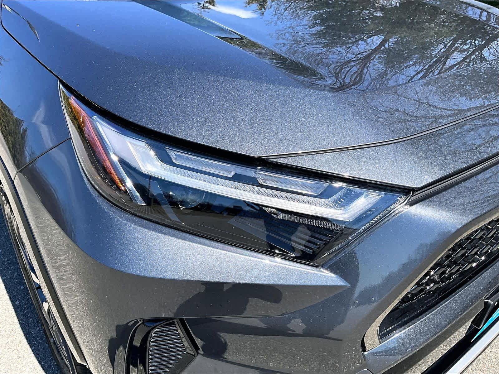 Used 2023 Toyota RAV4 SE w/ Weather & Moonroof Package image 33
