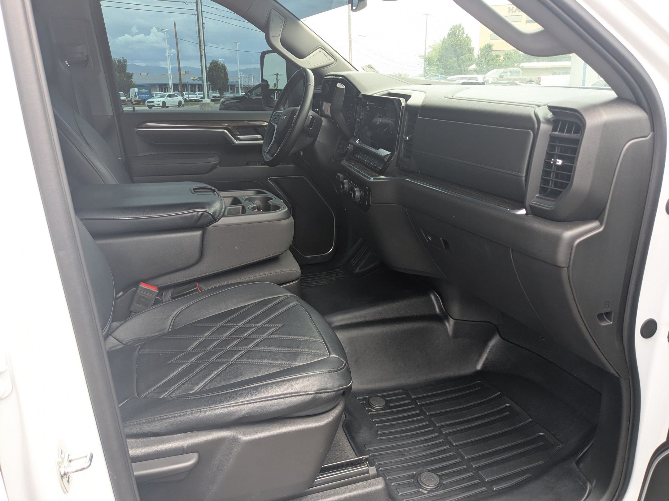 Used 2025 Chevrolet Silverado 3500 LT w/ Z71 Chrome Sport Edition AWD/4WD image 33
