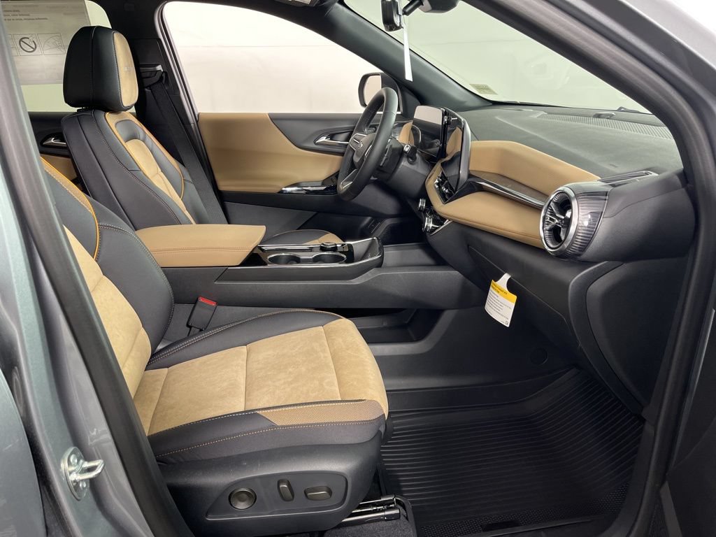 New 2026 Chevrolet Equinox ACTIV w/ Convenience Package III AWD/4WD image 8