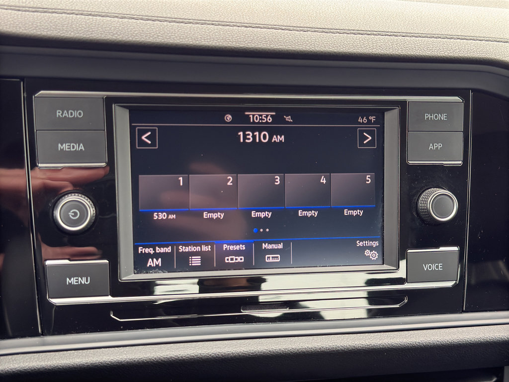 Used 2024 Volkswagen Jetta SE FWD image 18