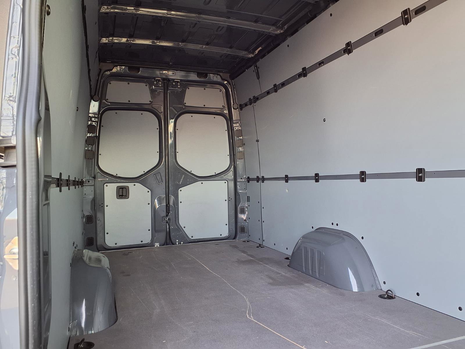 Used 2025 Mercedes-Benz Sprinter 2500 image 3