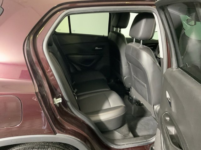 Used 2022 Chevrolet Trax LT w/ LT Convenience Package image 23