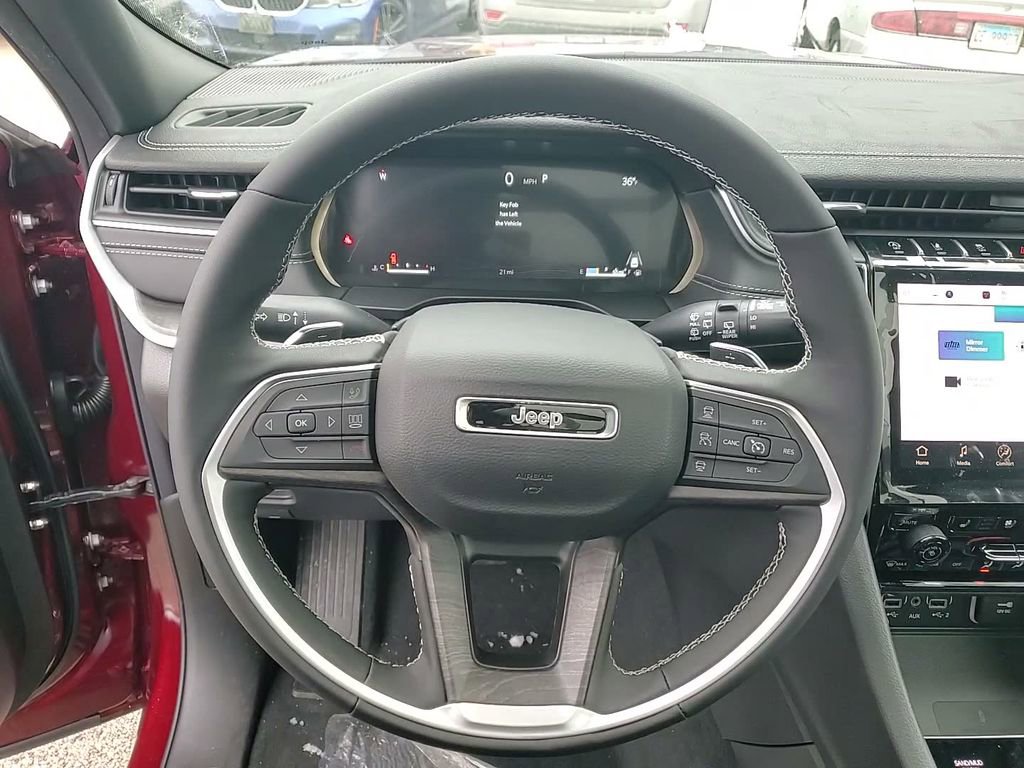 New 2025 Jeep Grand Cherokee Limited w/ Luxury Tech Group II image 24