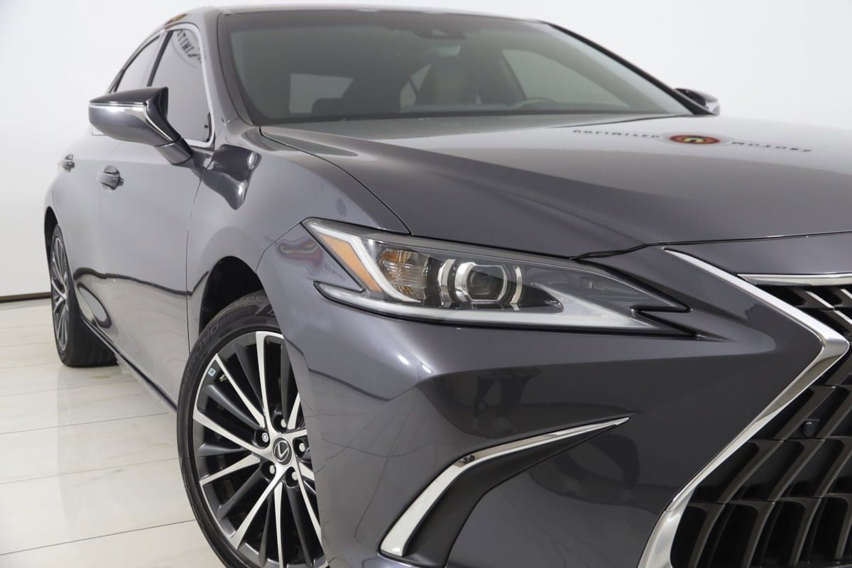 Used 2023 Lexus ES 300h w/ Premium Package image 17