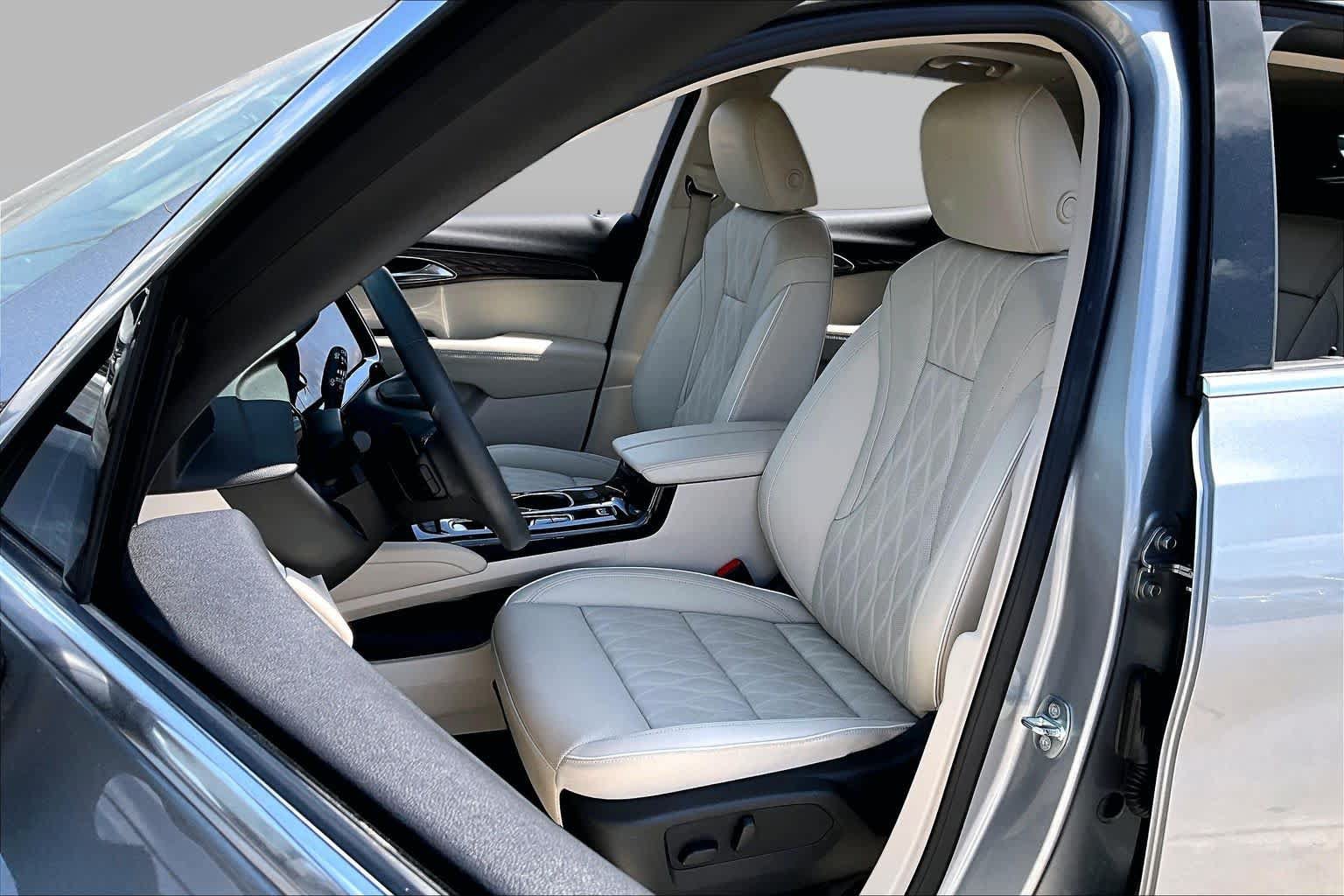 Used 2023 Buick Envision Avenir FWD image 8