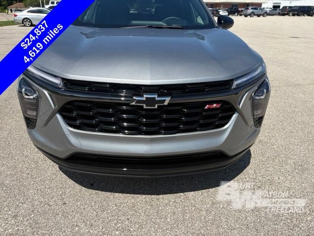 Used 2024 Chevrolet Trax RS w/ Sunroof Package FWD image 9