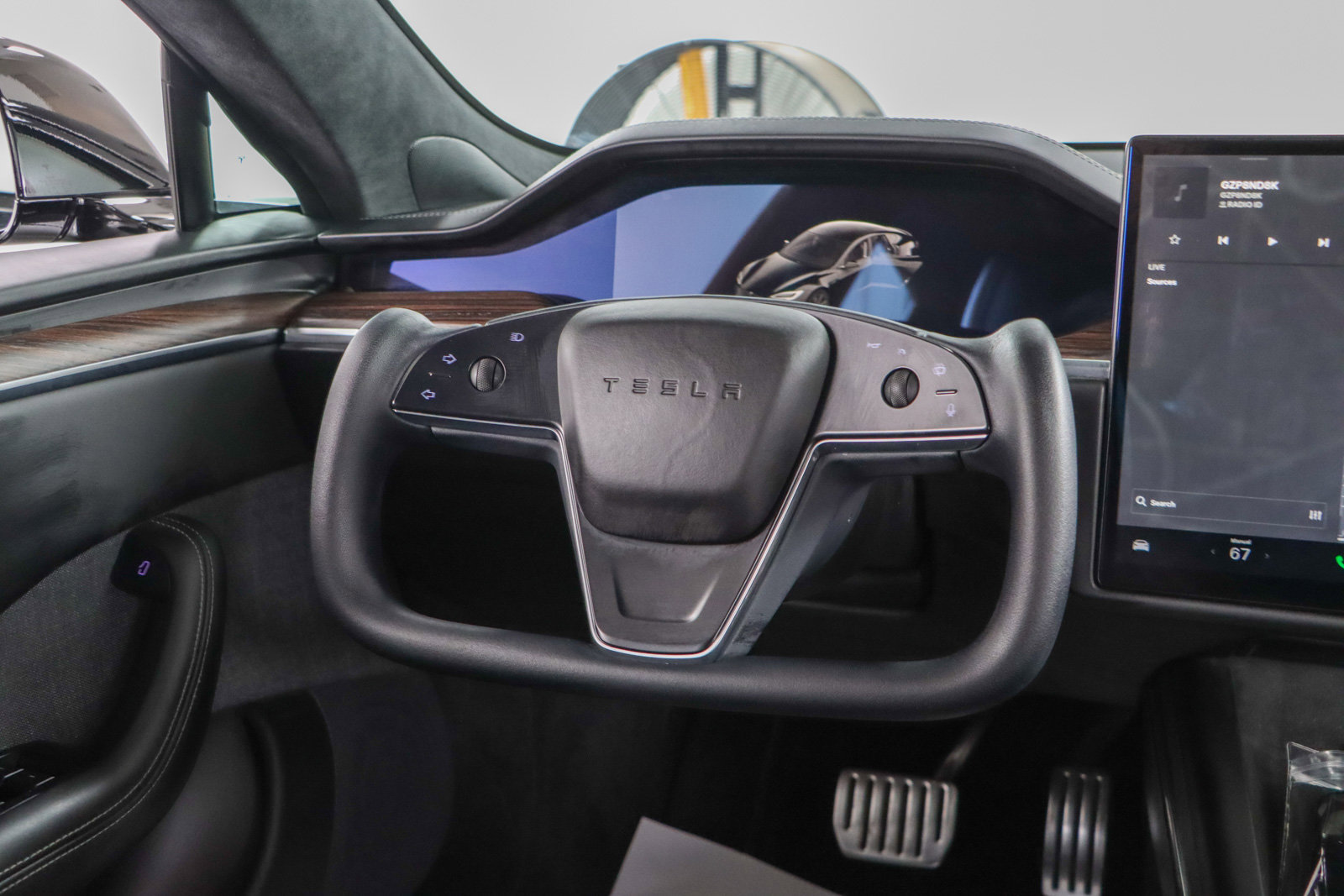 Used 2021 Tesla Model S Plaid image 12