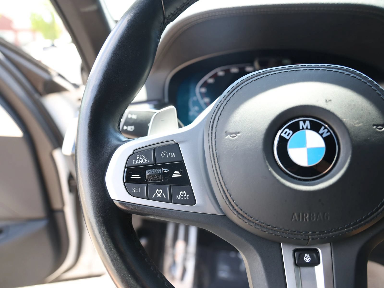 Used 2022 BMW M550i xDrive AWD/4WD image 17