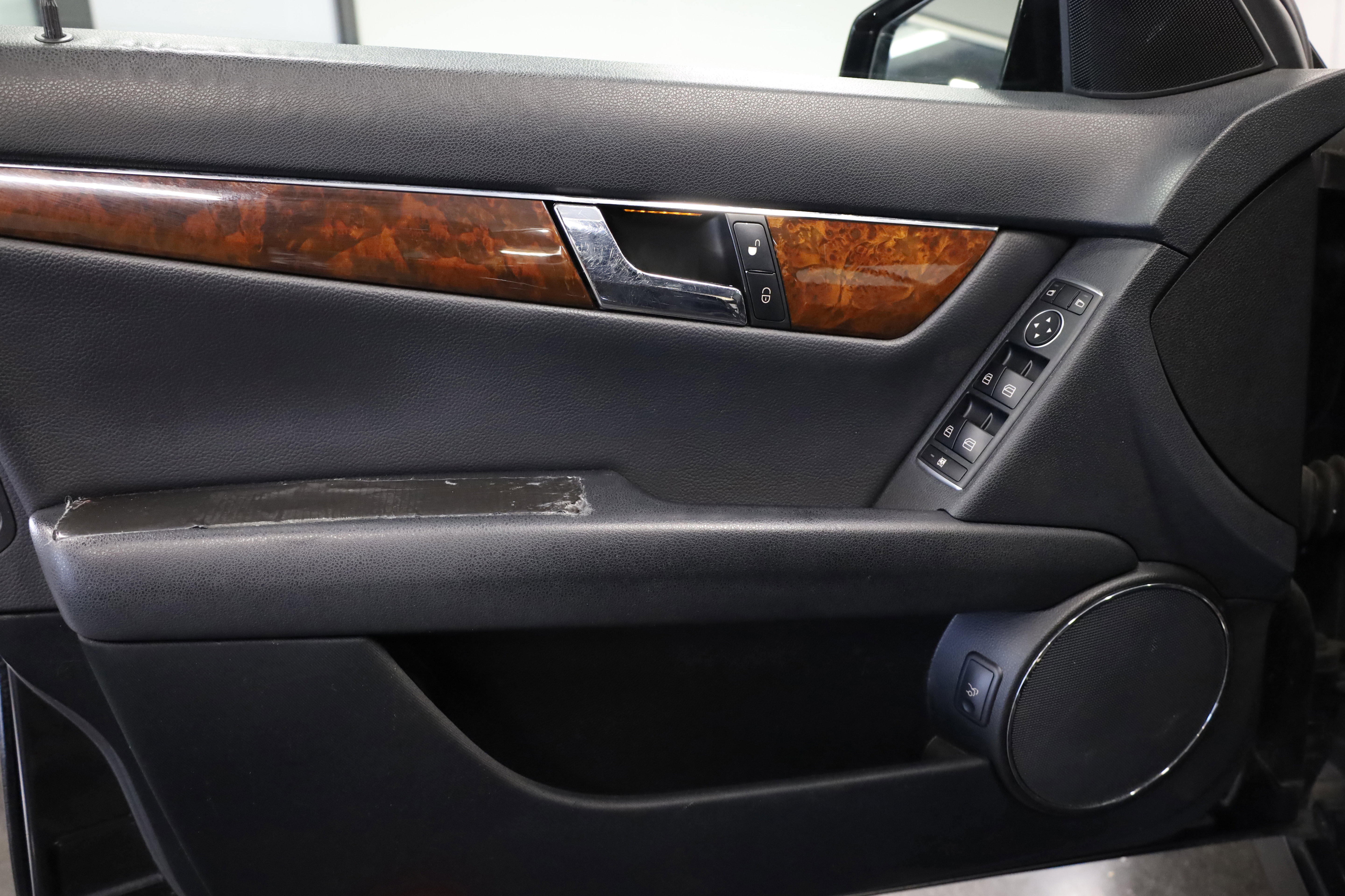 Used 2011 Mercedes-Benz C 300 4MATIC Sedan image 13