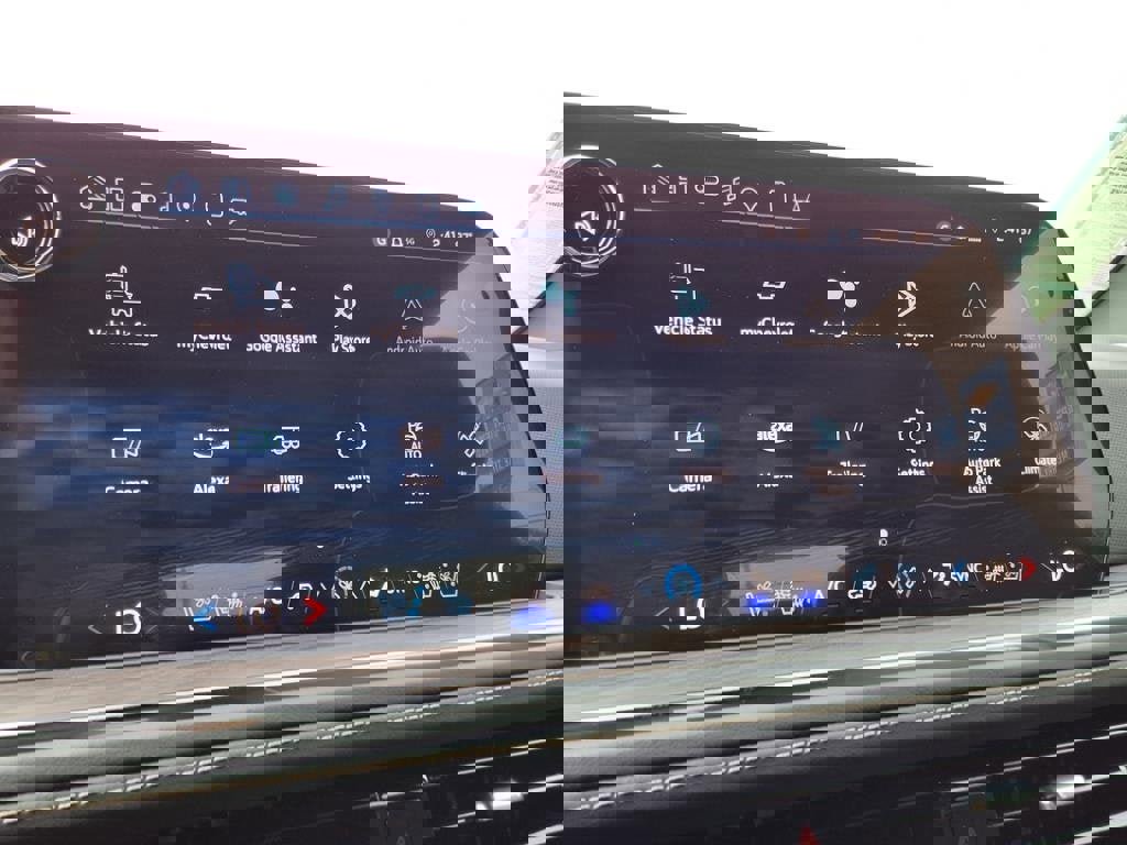 New 2025 Chevrolet Suburban Premier image 14