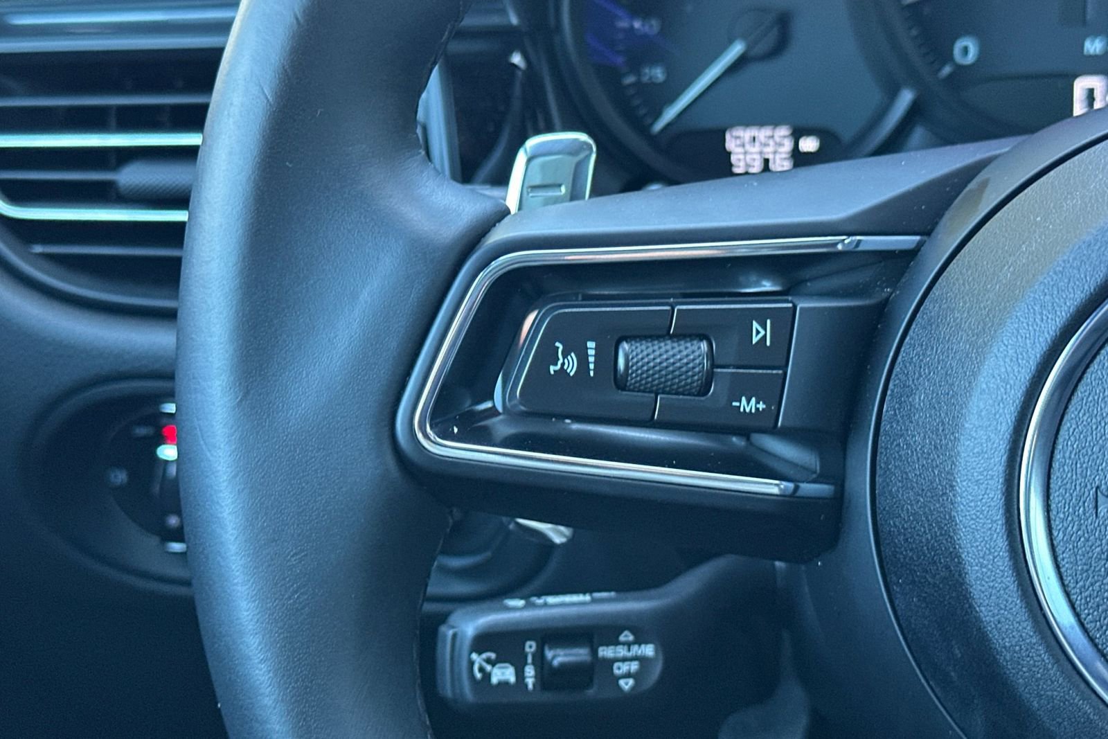 Used 2025 Porsche Macan image 30