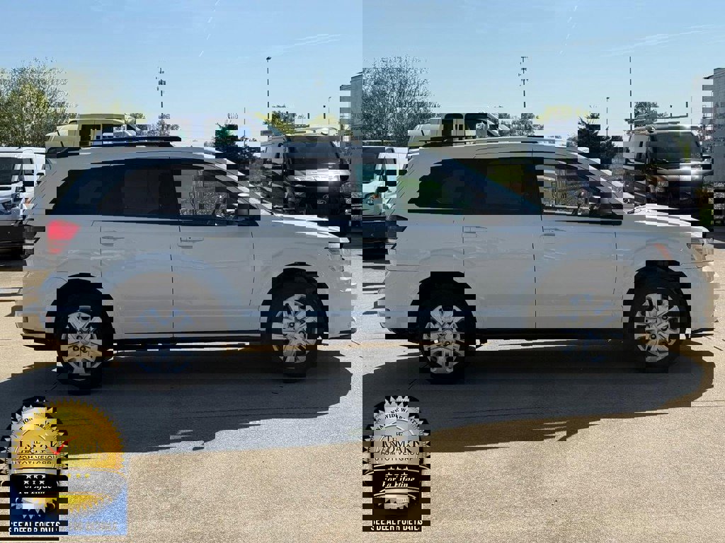 Used 2019 Dodge Journey SE FWD image 4