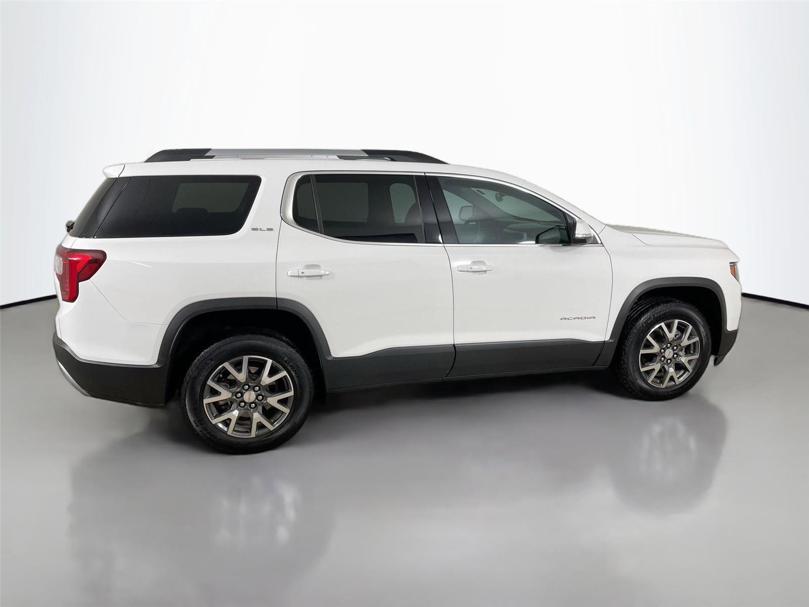 Used 2023 GMC Acadia SLE w/ Driver Convenience Package image 8