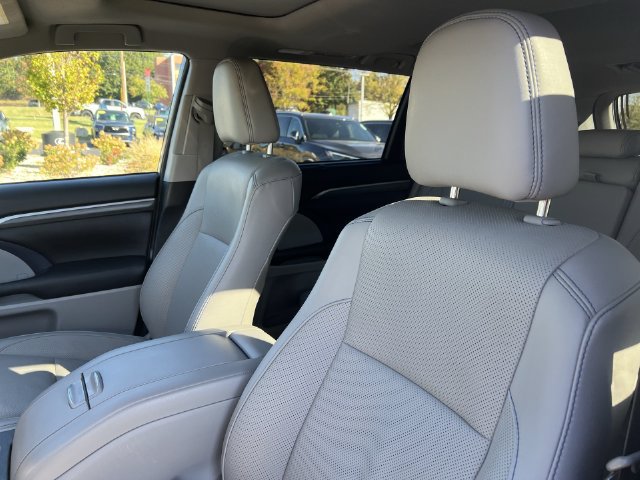 Used 2018 Toyota Highlander Limited AWD/4WD image 9