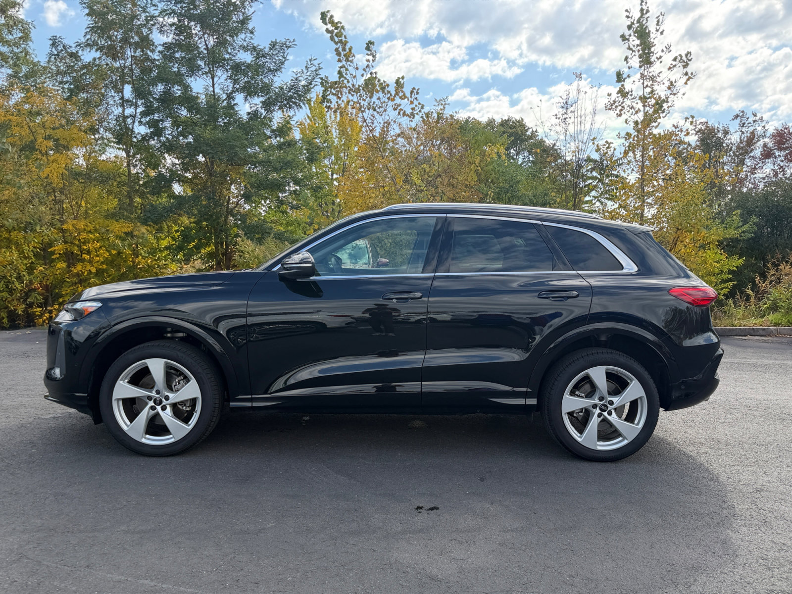 Used 2025 Audi Q5 Premium Plus w/ Premium Plus AWD/4WD image 2